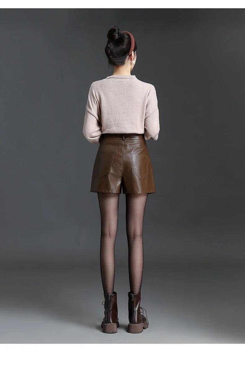 Bermudas de cuero para mujer con estilo