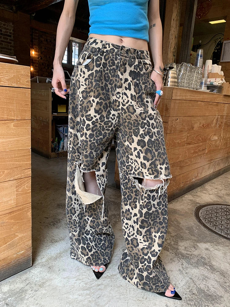 Vaqueros de pierna ancha con estampado de leopardo y rasgados