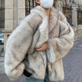 Abrigo de piel lujoso para un glamour atemporal